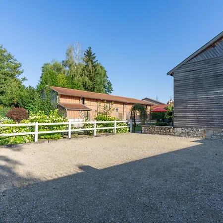 Les Oiseaux_a Avec Piscine Chauffee Holiday home
